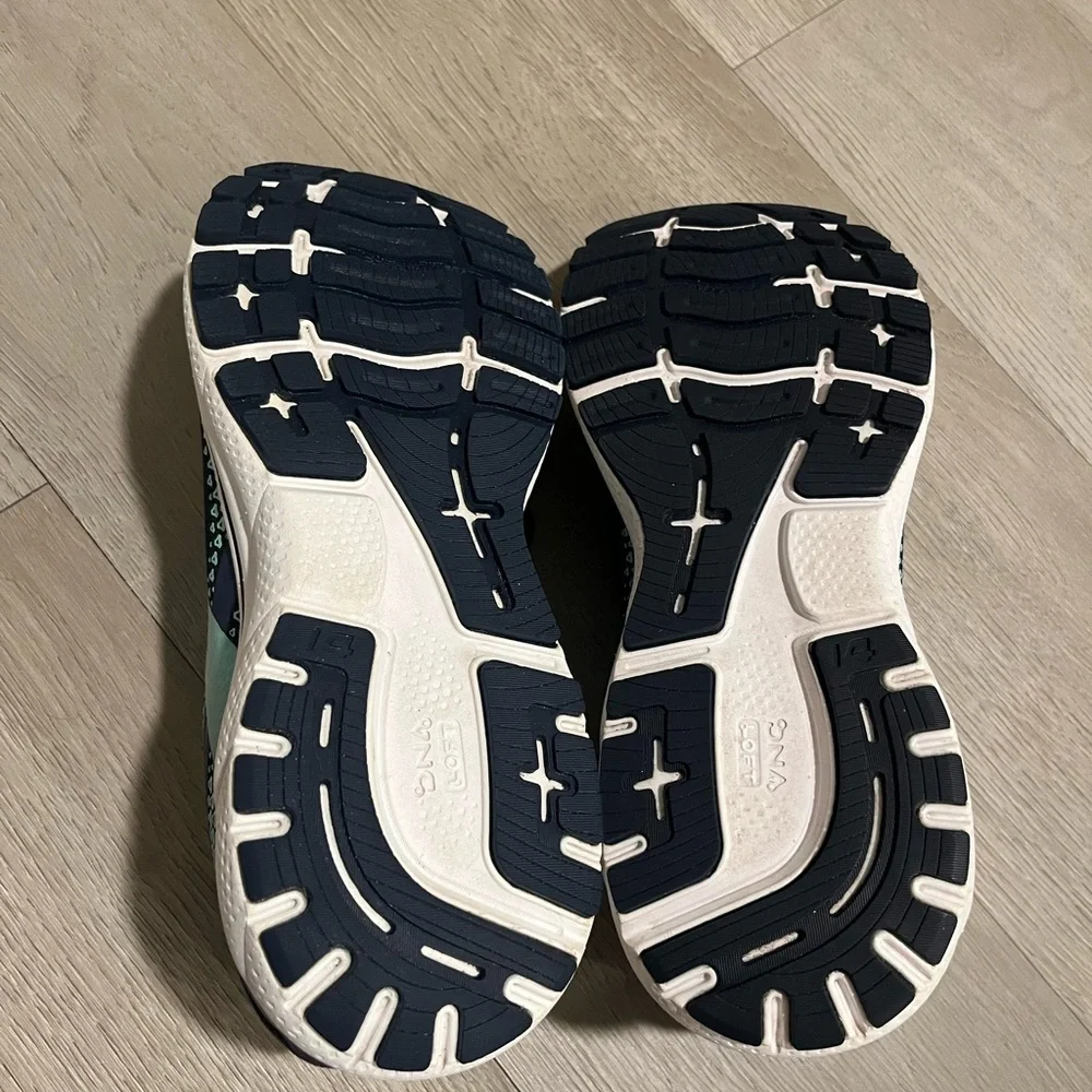 Women's Brooks Ghost 14 - Navy Blue Size 8.5 Wide - Picture 4 of 6